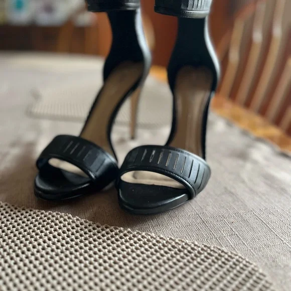 Gianni Bini Black Stiletto Heels with Textured Ankle Strap 8.5M EUC - Picture 4 of 14